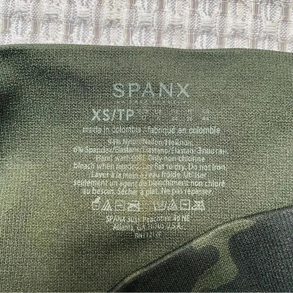 Spanx Look At Me Now Seamless Green Camo Leggings XS Tummy Control Activewear - Picture 9 of 10